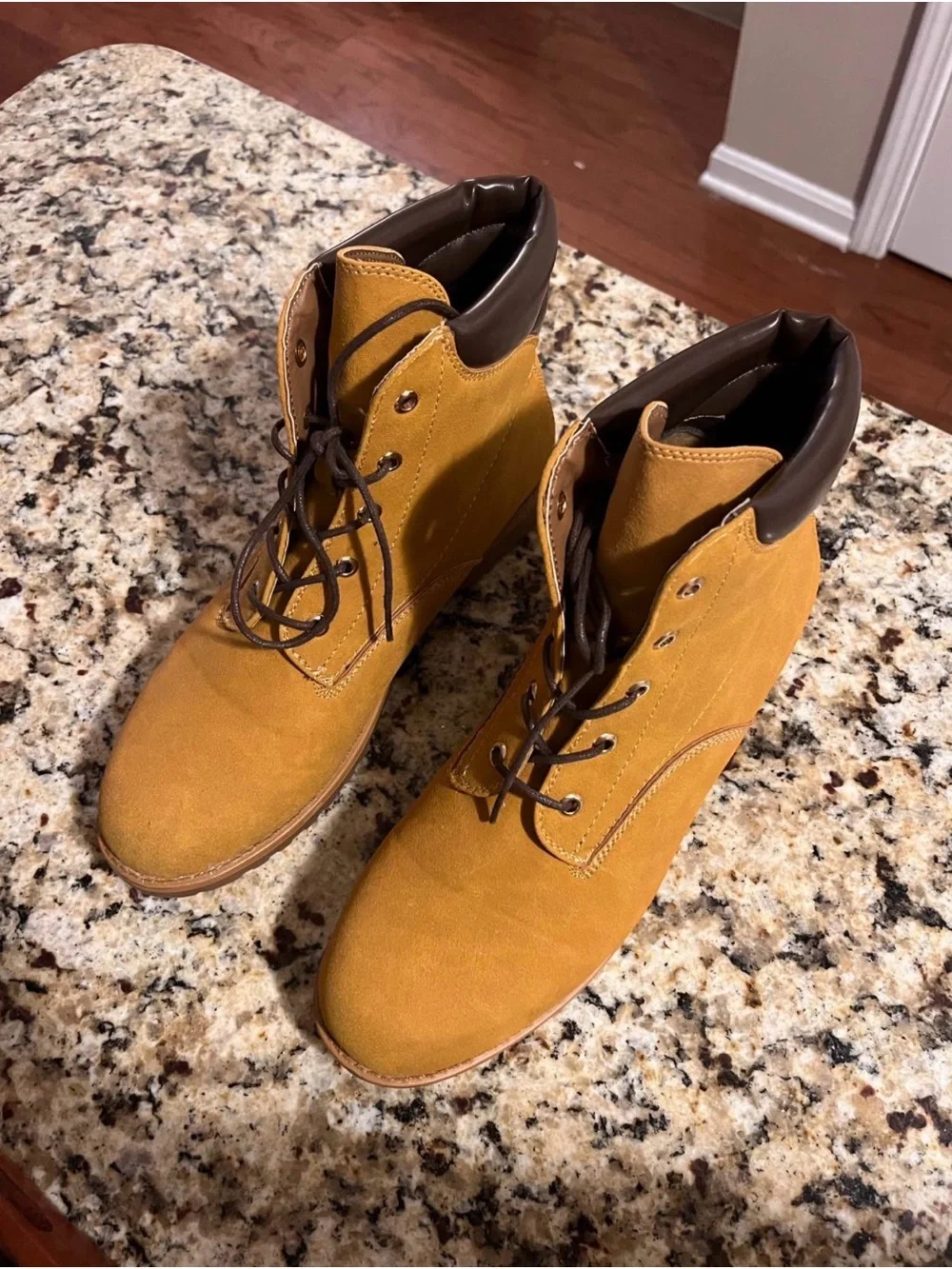Fashion Nova women’s Wheat Suede Boot Timberland Dupe size 10